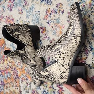 Blondo short booties || snakeskin size 8.